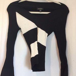 black and white long sleeve v-neck